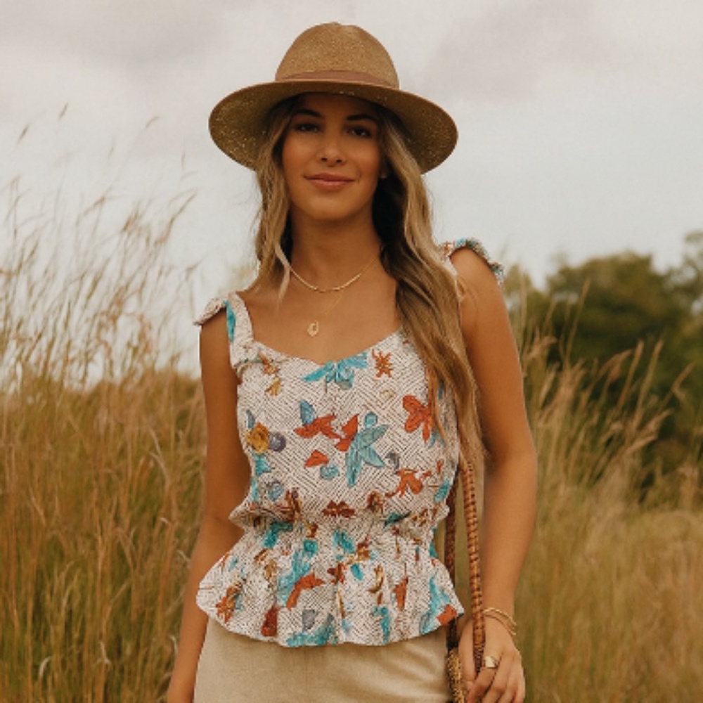 LOST STOCK Ivory Floral Flutter Sleeve Top Size Medium